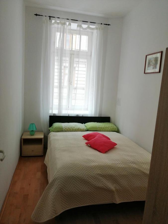 Apartments Diana-Contactless Check-In! Виена Екстериор снимка