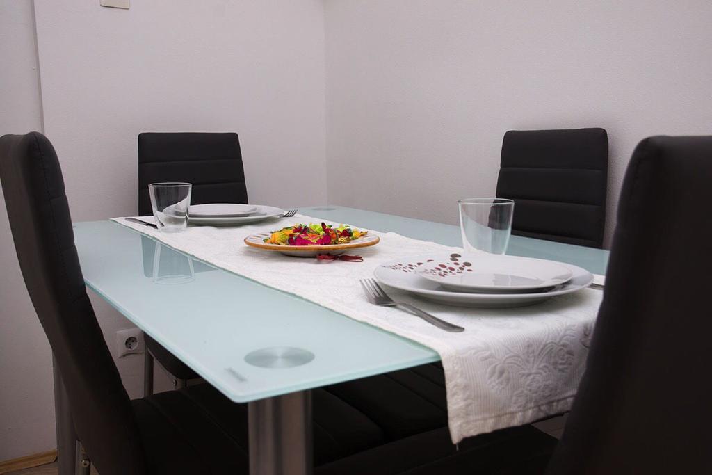 Apartments Diana-Contactless Check-In! Виена Екстериор снимка
