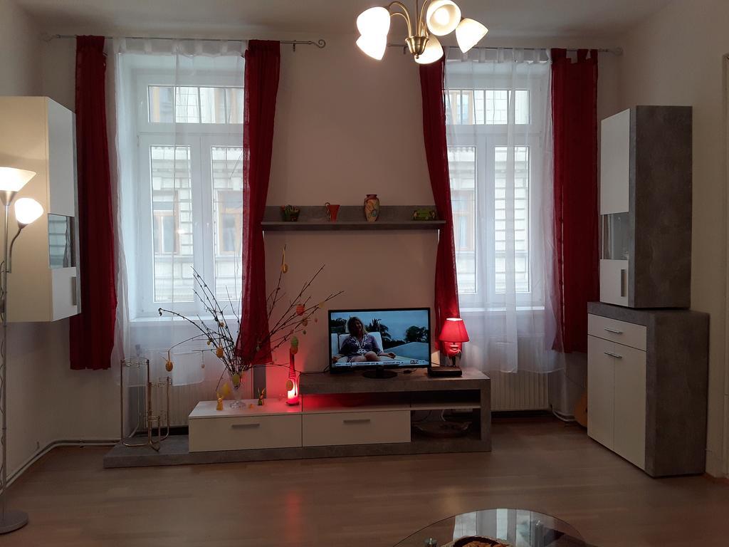 Apartments Diana-Contactless Check-In! Виена Екстериор снимка
