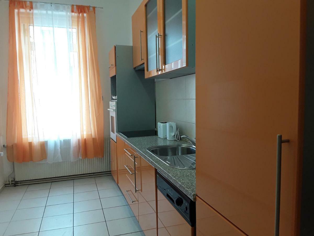 Apartments Diana-Contactless Check-In! Виена Екстериор снимка