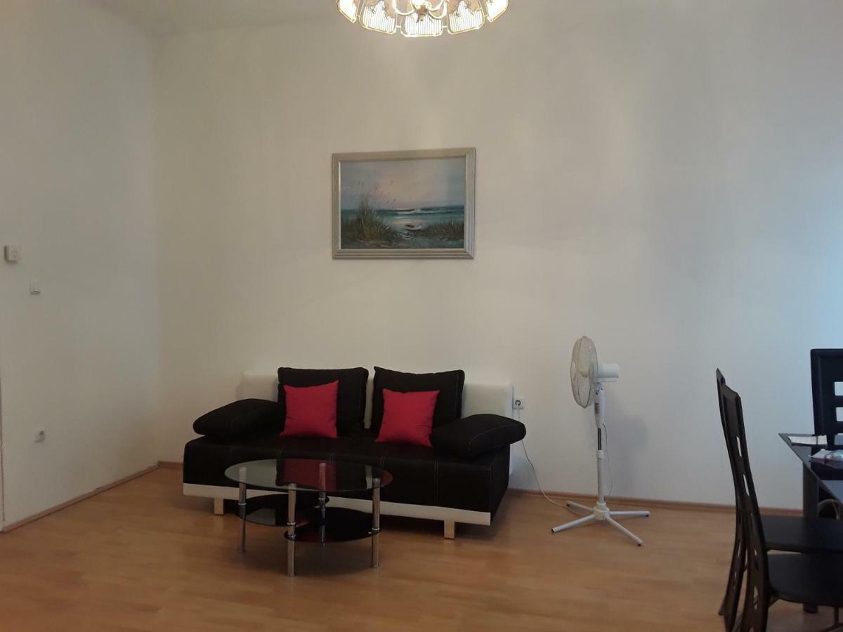 Apartments Diana-Contactless Check-In! Виена Екстериор снимка