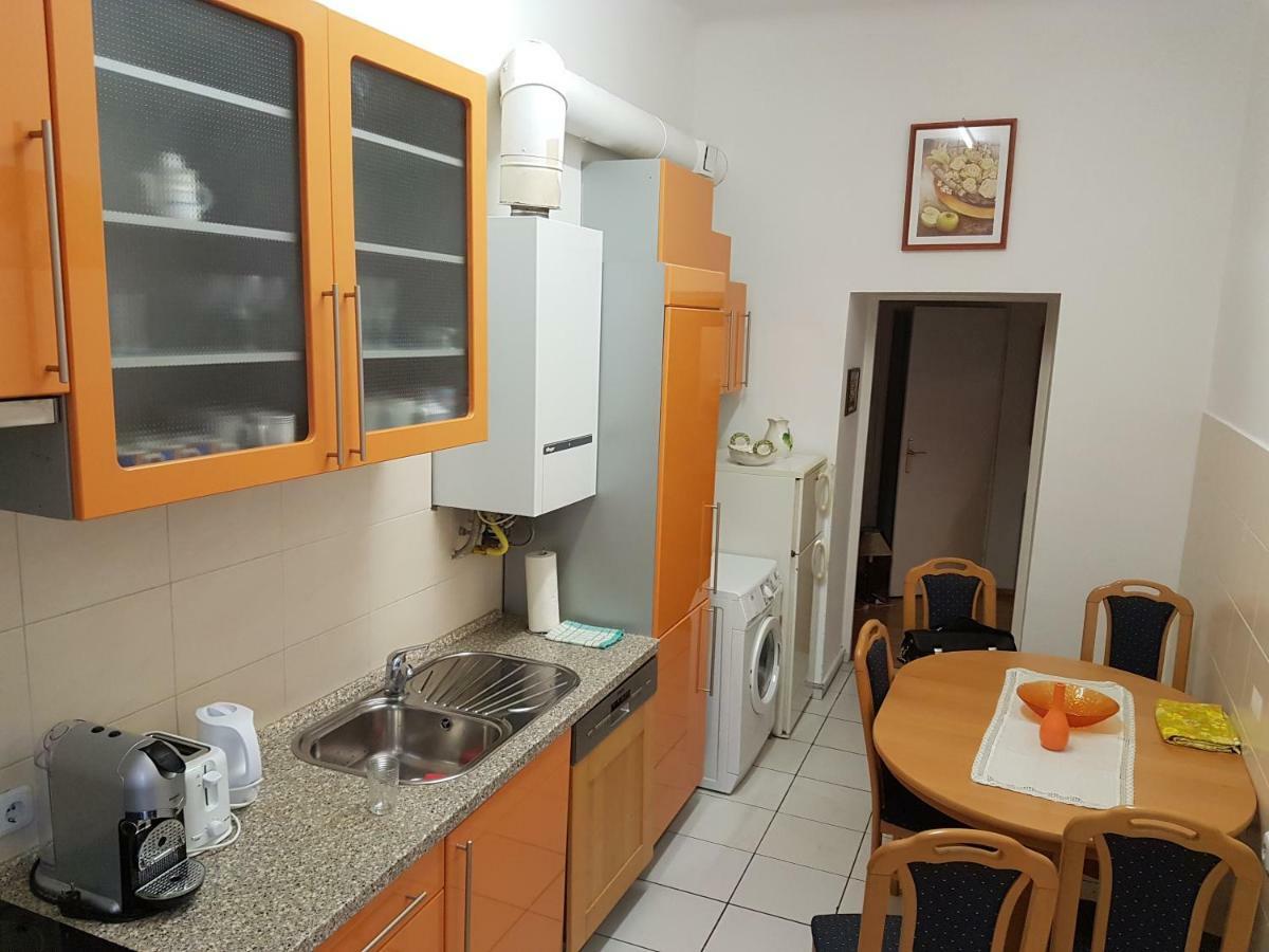 Apartments Diana-Contactless Check-In! Виена Екстериор снимка
